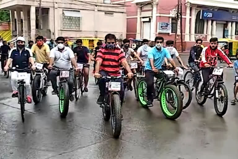 Bicycle rally in Indore for the Fit India campaign