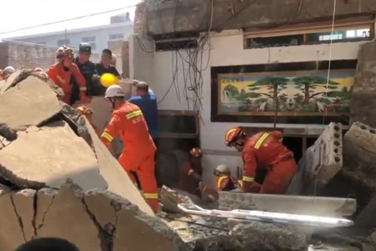 restaurant collapses in China