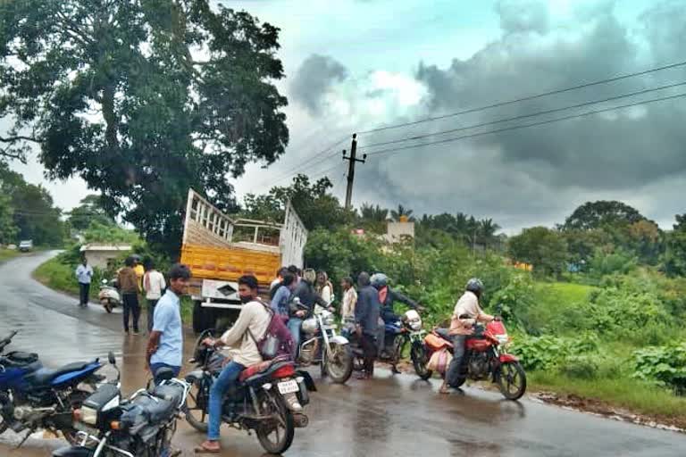 tempo car accident in Dharwad