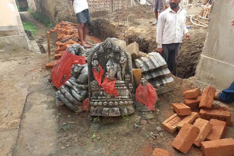 Ancient remains found near the temple in hazaribag, Ancient remains found in Hazaribag, Ancient relics in Jharkhand, हजारीबाग में मिले प्राचीन अवशेष, झारखंड में प्राचीन अवशेष