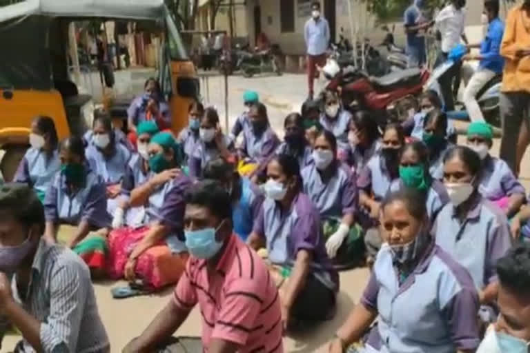 Sanitation workers' concern in front of Anantapur hospital