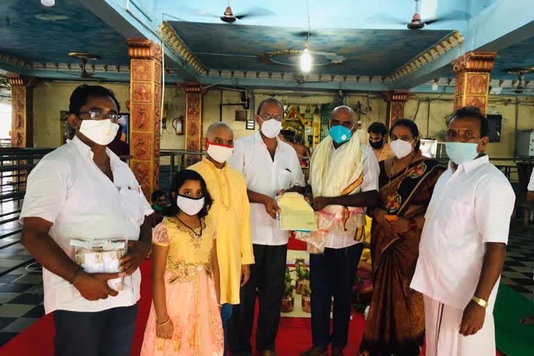 Devotee donates to Vadapalli Venkateswara Swamy Annadana Trust