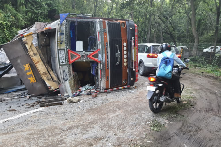 Truck carrying goods crashed on Paonta Sahib highway