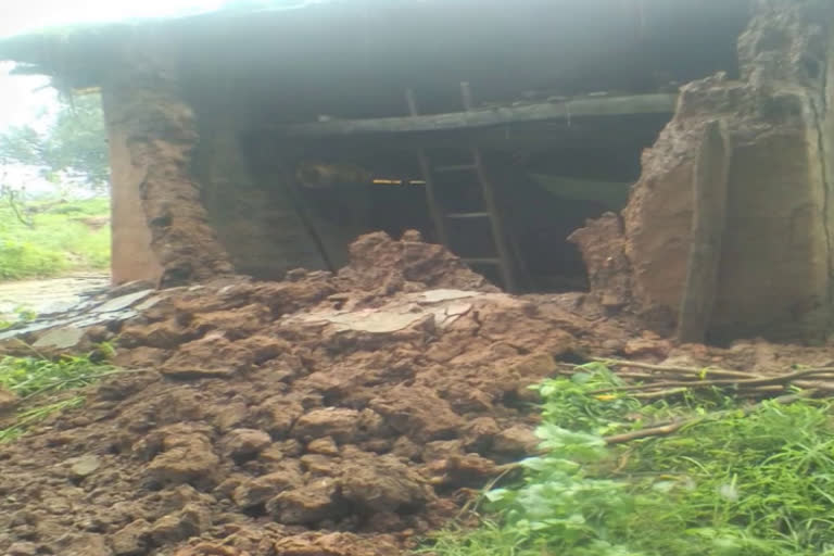 villager-houses-damaged-due-to-heavy-rains-in-mainpat