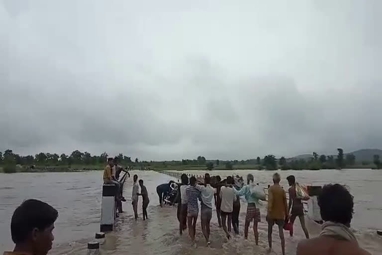 pregnant woman cross bridge on cot