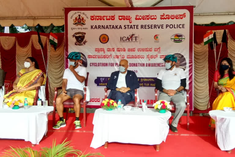 ಪ್ಲಾಸ್ಮಾ ದಾನ ಮಾಡಿದ ಪೊಲೀಸರಿಗೆ ಡಿಜಿ ಪ್ರವೀಣ್ ಸೂದ್ ಸನ್ಮಾನ