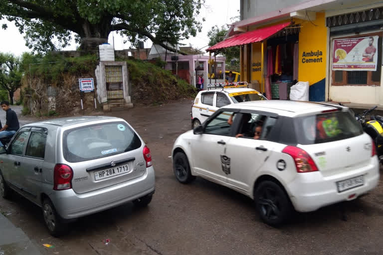 People facing Parking problem in Kharwad of hamirpur