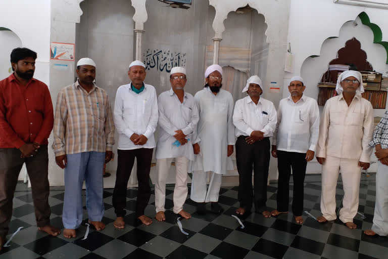 Devotees offered Ashura Namaz in Yadgir