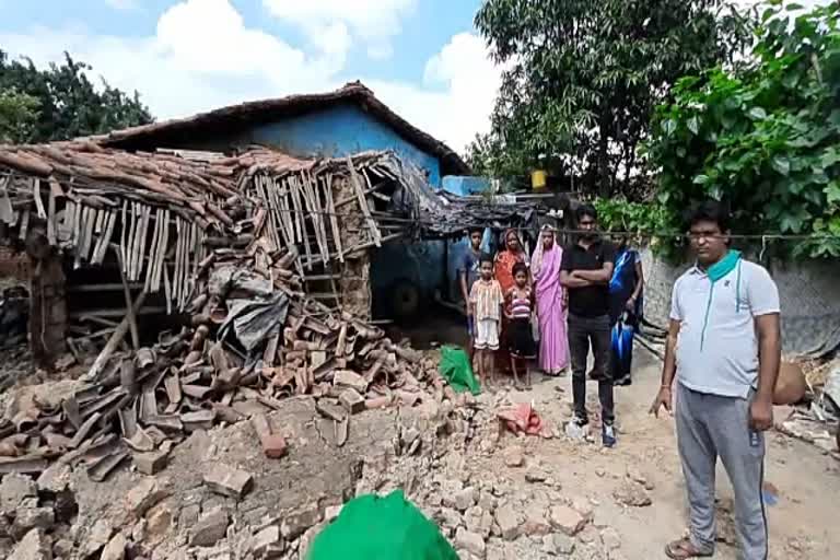 Cracks on walls due to heavy blasting in dhanbad