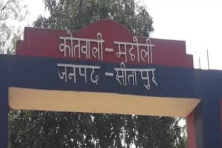 नदी किनारे मिट्टी में दबा मिला शव