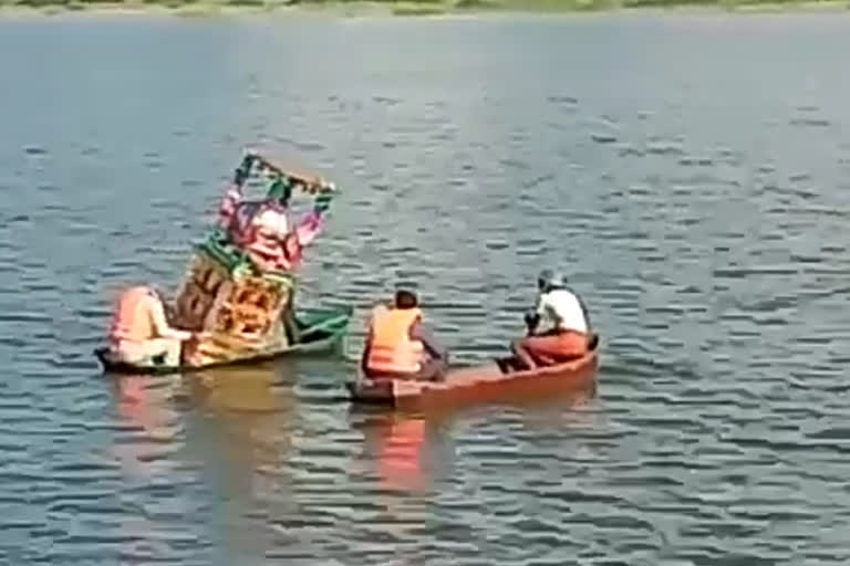 Boat overturned during Tajia immersion