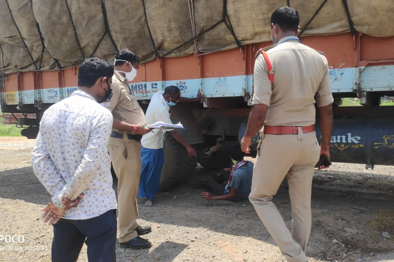 orrissa lorry driver died at narasannpet by felling from lorry