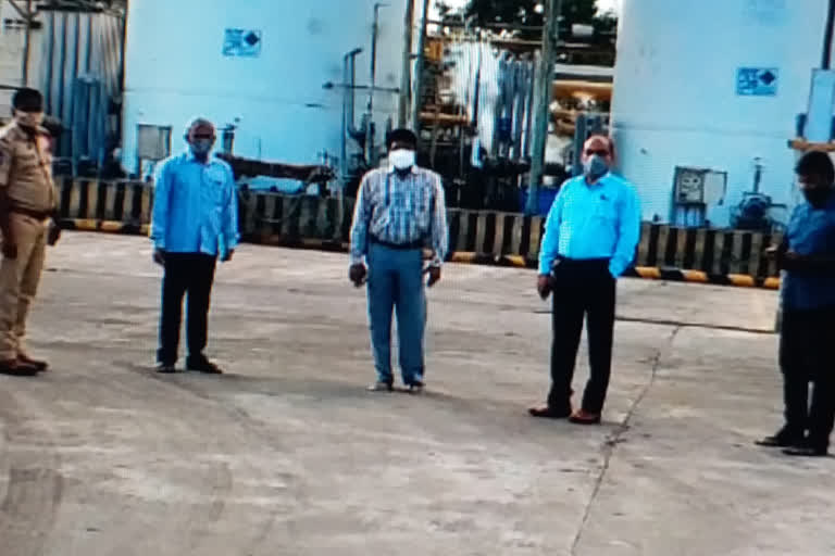 additional collector seeta ramarao checking in oxygen cylinders transportation unit elenberry in mahabubnagar