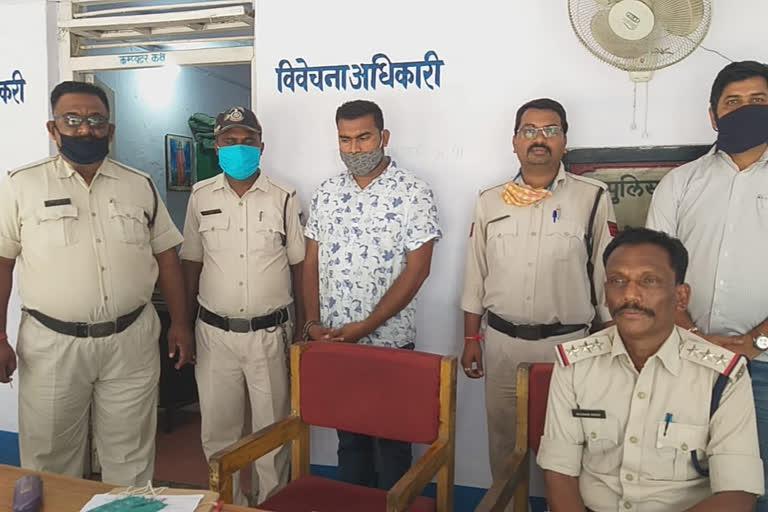 Chief accused of 2 crore hemp arrested from Orissa