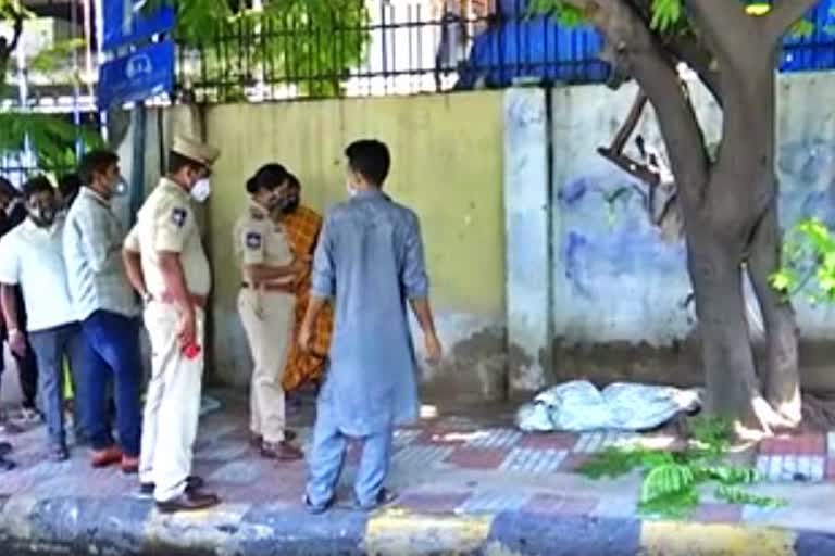 mother dead body was left on the footpath by his son