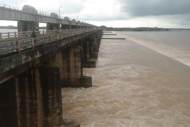 Release of water downstream from Dhavaleswaram Barrage