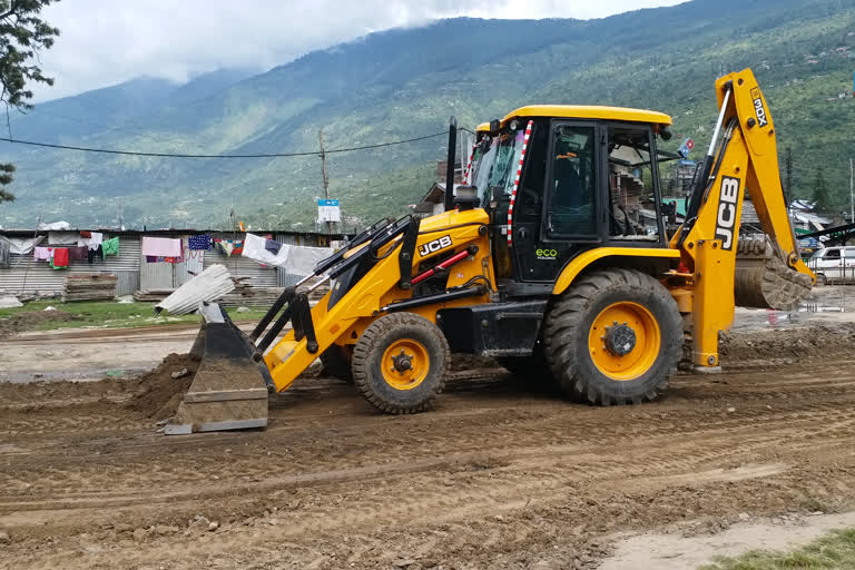 Parking work started in Dhalpur