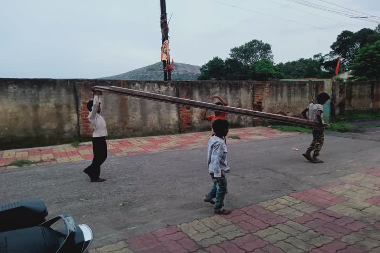 viral photo of children doing work in dhanbad