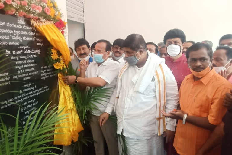 Sadananda Gowda inaugurating the new commercial complex in bengaluru