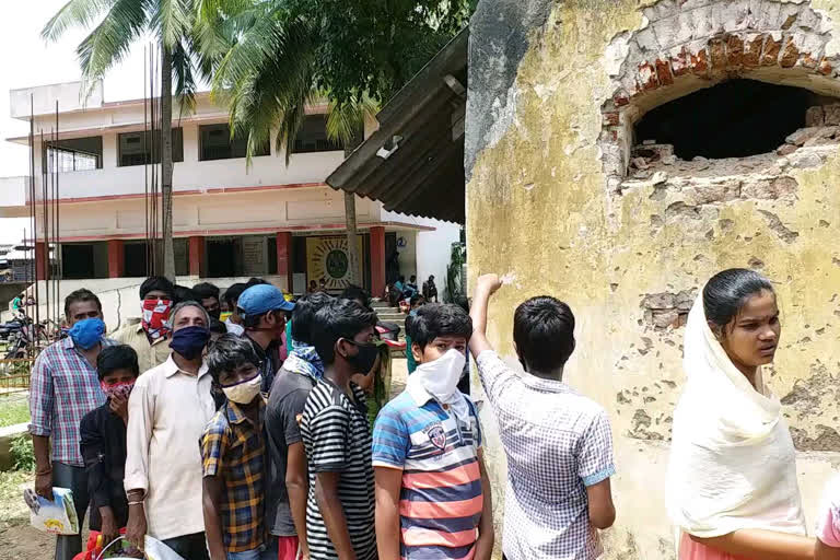 dry ration distribution in srikakulam  dst narsannapeta