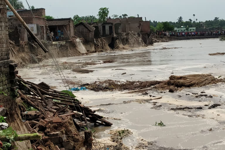 গংগা নদীৰ ভয়াৱহ খহনীয়া ৫৫টা বাসগৃহ জাহ