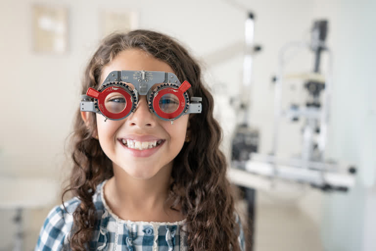 eye strain in kids, eye checkups for kids, online schooling for kids