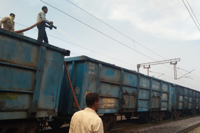 four-coaches-of-the-goods-train-caught-fire-in-bhilai-station-in-durg