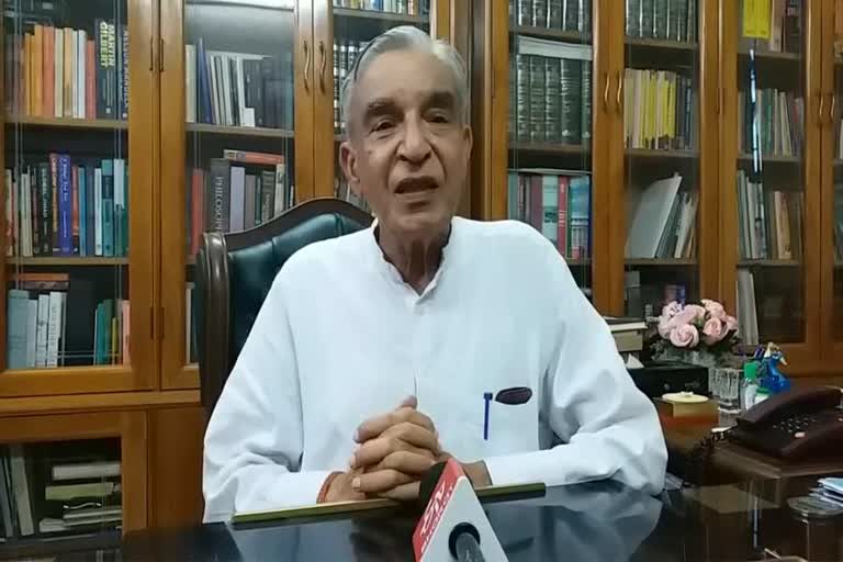 congress leader Pawan Bansal said pranab mukherjee was a great leader