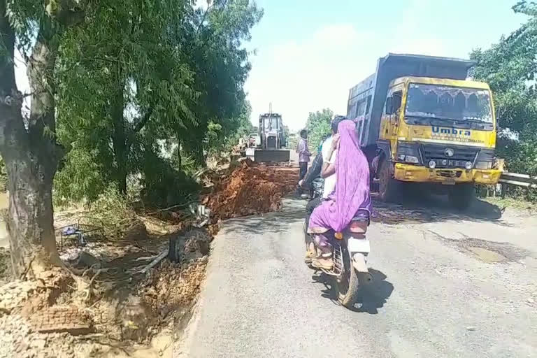 Traffic halted due to bridge breakdown