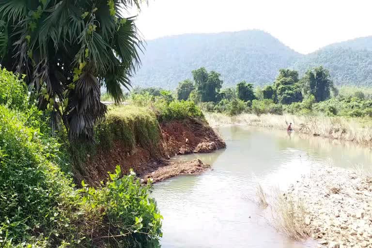 _Deogarh farmer deamd for protection wall in river which damaged cultivation land