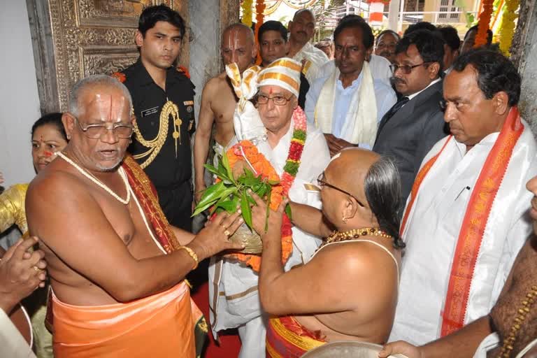 farmer president of india pranab mukharjee visit yadadri laxminarsimha swamy temple