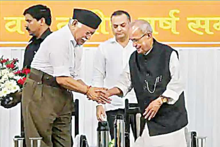 former-prime-minister-pranab-mukharjee-atttending-in-rss-meeting