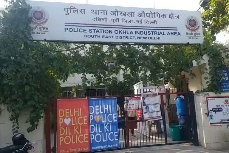 okhla police arrested illicit liquor smuggler with recovered bike in delhi