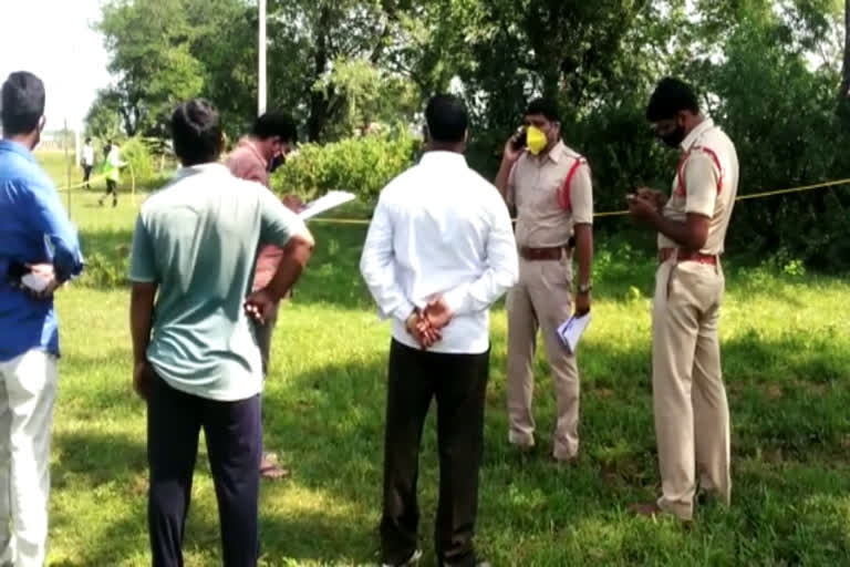 unknown women dead body found in komaram bheem district