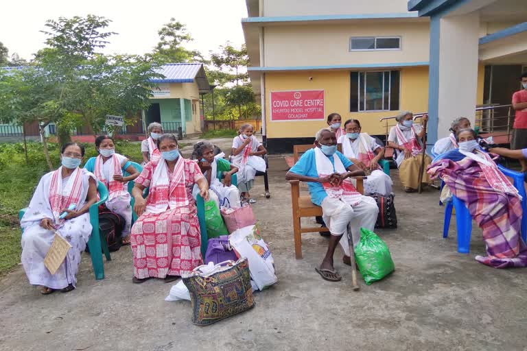 95 year old man women won in Covid 19 battle golaghat assam etv bharat news