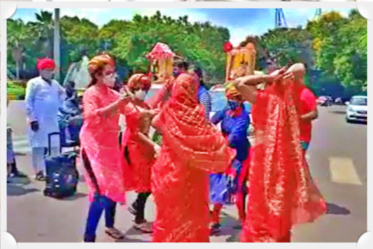 ganesh idol immersion at tank bund in Hyderabad