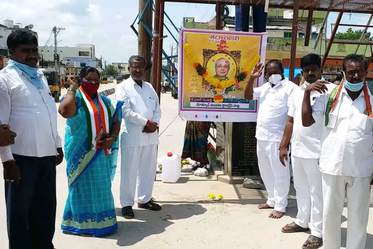 motkuru Congress leaders pay tribute to former President Pranab Mukherjee