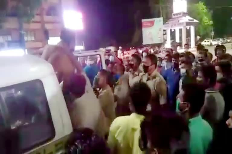 An intoxicated young man swows madness at Baleswar Station Chowk