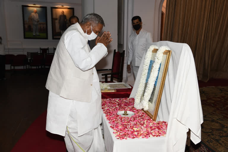 Governor Phago Chauhan pays homage to Pranab Mukherjee