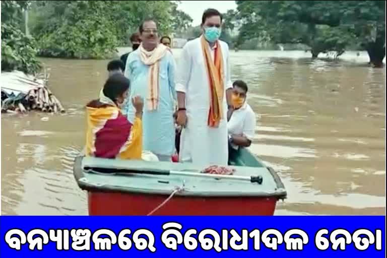 opposition leader pradipta nayak, pradipta nayak visited flood effected area, flood in puri, ବନ୍ୟାଞ୍ଚଳ ପରିଦର୍ଶନ, ବନ୍ୟାଞ୍ଚଳରେ ବିରୋଧୀ ଦଳ ନେତା, ବିରୋଧ ଦଳ ନେତା ପ୍ରଦୀପ୍ତ ନାଏକ, ପୁରୀ ବନ୍ୟା