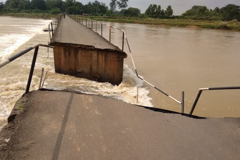 শিলাবতীর সেতুতে ভাঙন