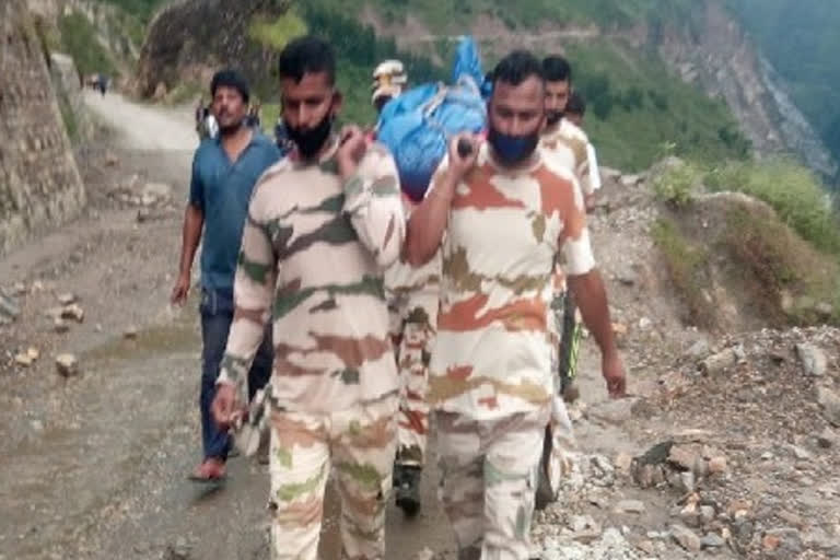 ITBP jawans carry local's body in Pithoragarh for 25 kms