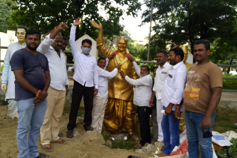 pay homage to the statue of YS Rajasekhar Reddy in medak district