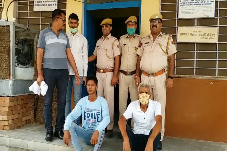 भरतपुर जेल में मोबाइल के चार्जर बरामद , Jail watchman arrested in bhartpur