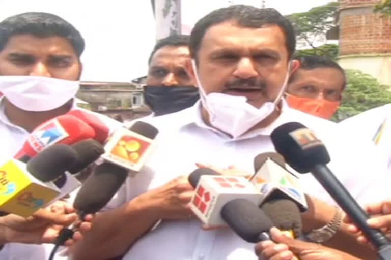 Venjadamoodu murder  K Muraleedharan MP  വെഞ്ഞാടമൂട് ഇരട്ടക്കൊല  കെ.മുരളീധരൻ എംപി