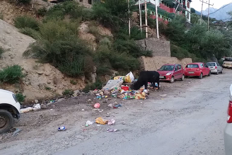 Dirt spread on roads in Shudarang