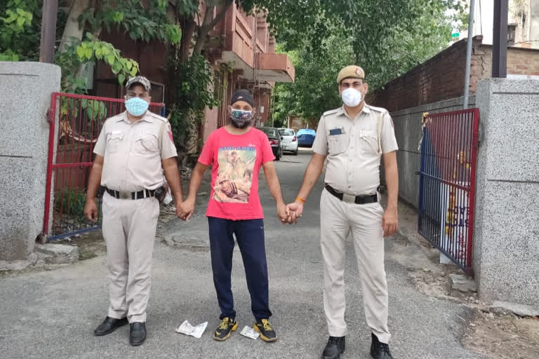 accused of molestation and cheating arrested in subhash nagar of delhi