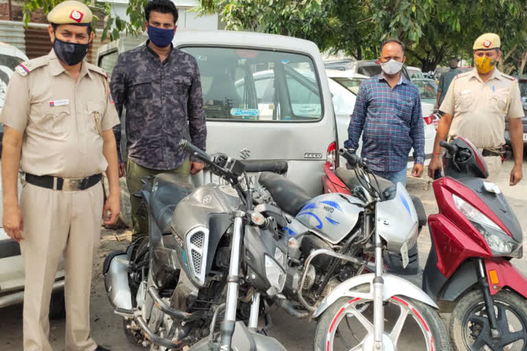 Burari police arrested minor thief also recovered bike-scooty and car