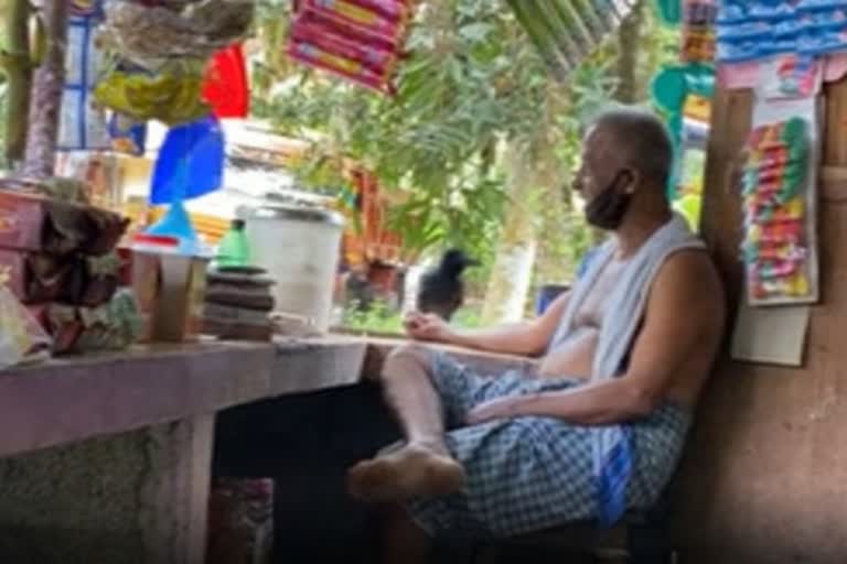 Meet the Kerala man whose winged friends visit him everyday