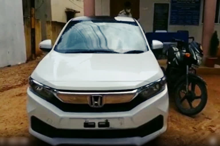 ex driver theft his owner car in anantapur district